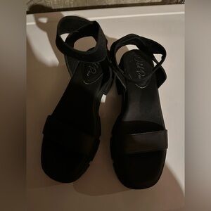 Wild Pair Theodorra Two-Piece Lug Sole Sandals $60 - US Size 7- Black